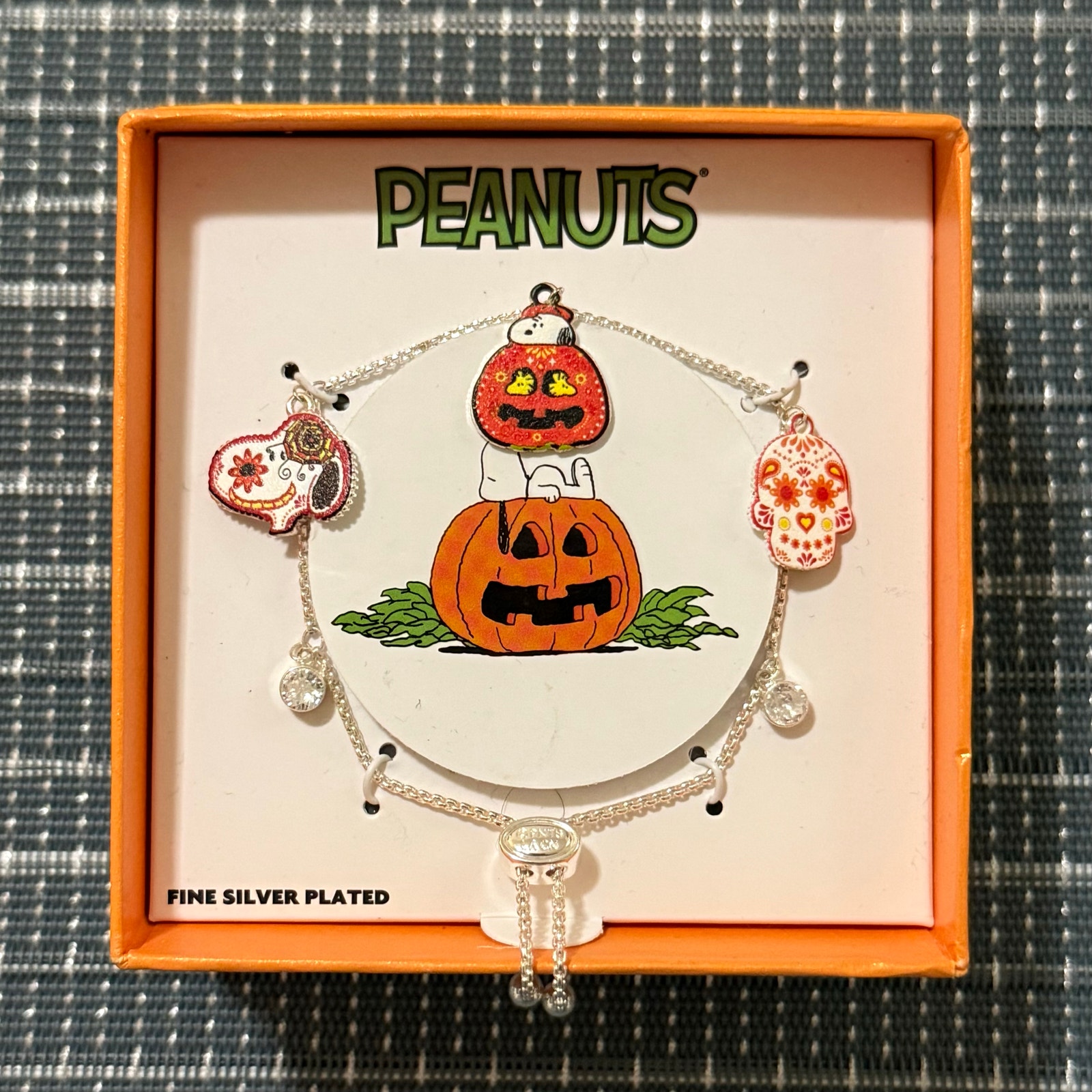New Peanuts Fine Silver Plated Snoopy Dangle Charm Bracelet 30$